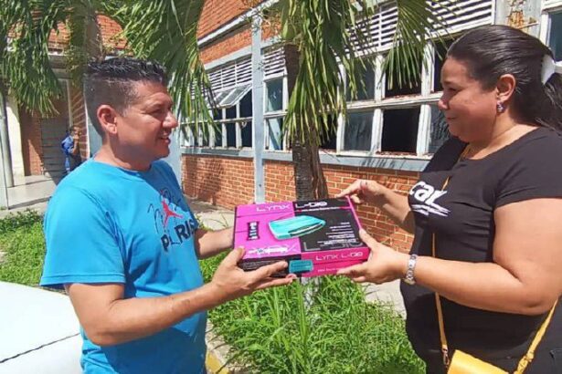 Cantv entregó módem a 100 familias de Los Chaguaramos en Valencia