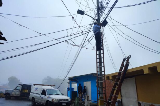 Cantv repone servicios a 300 familias de Carayaca