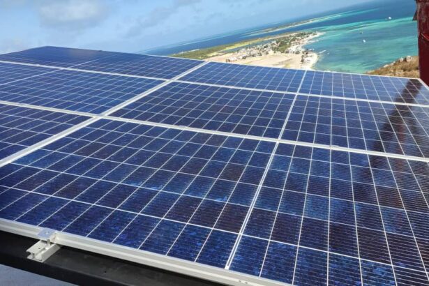 Digitel instala paneles solares en Los Roques para mantener su conectividad