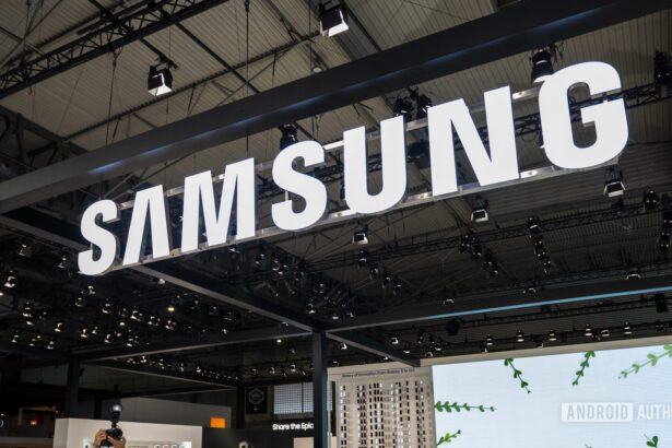 SAMSUNG LOGO MWC 2023 01